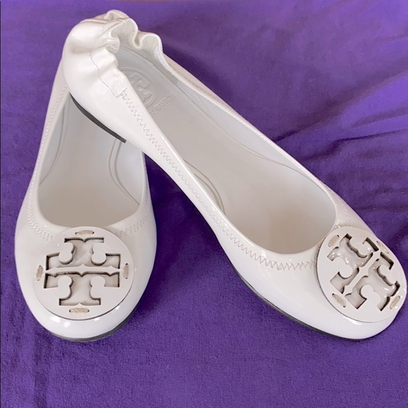 tory burch flats white